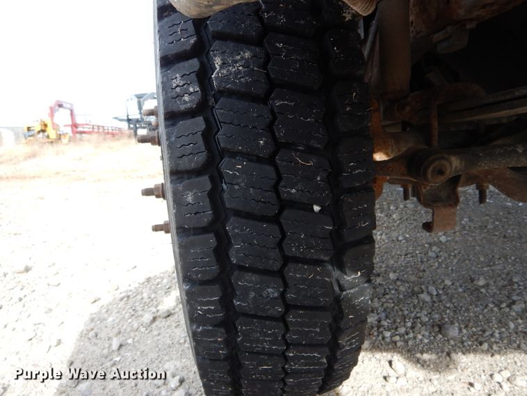 image for item DI0740 2004 Ford F550 Super Duty XL bucket truck