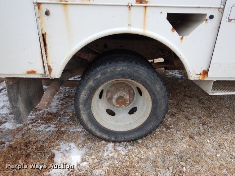 image for item DI0740 2004 Ford F550 Super Duty XL bucket truck