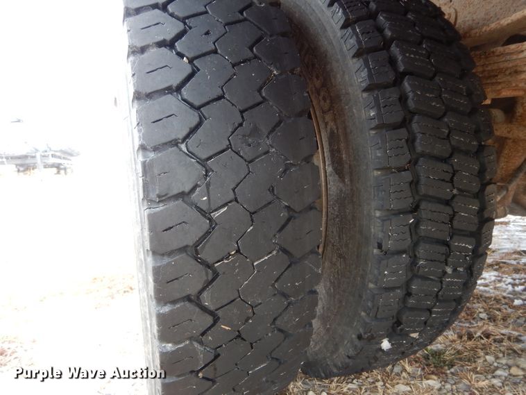 image for item DI0740 2004 Ford F550 Super Duty XL bucket truck