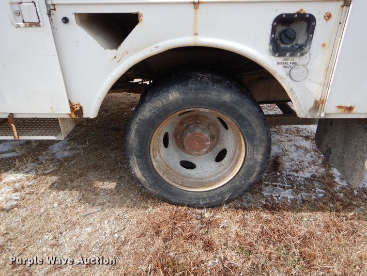 image for item DI0740 2004 Ford F550 Super Duty XL bucket truck
