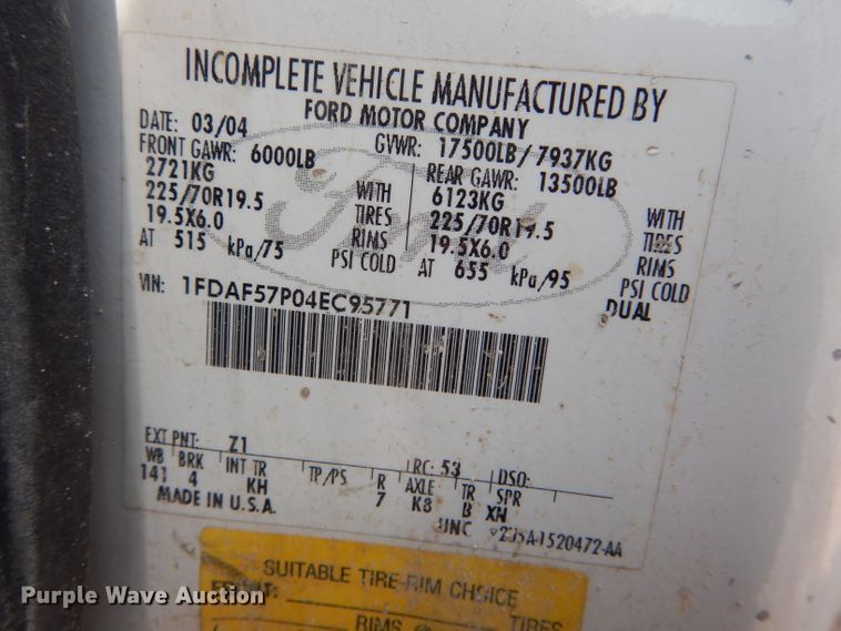 image for item DI0740 2004 Ford F550 Super Duty XL bucket truck