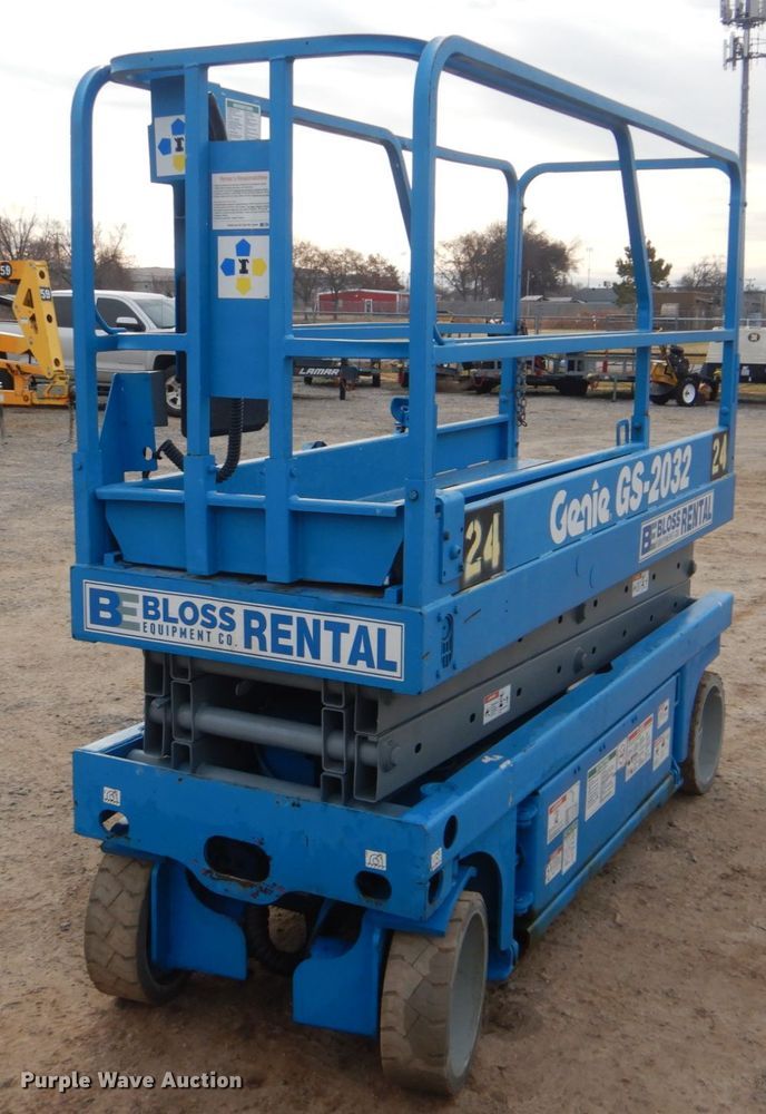 image for item DI2387 2002 Genie GS-2032 scissor lift