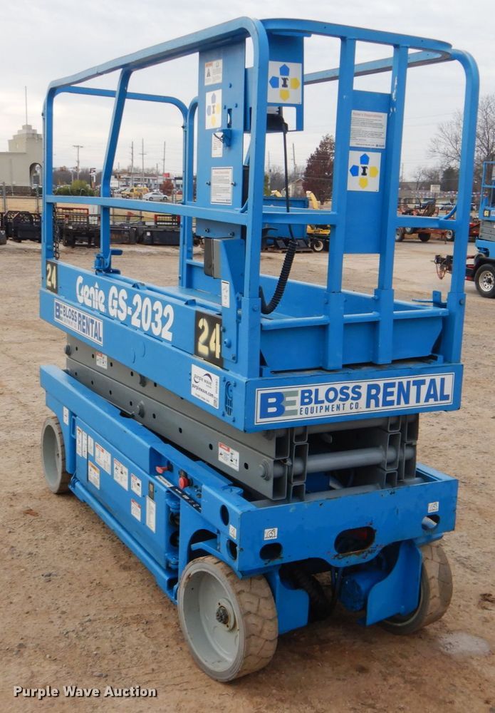 image for item DI2387 2002 Genie GS-2032 scissor lift