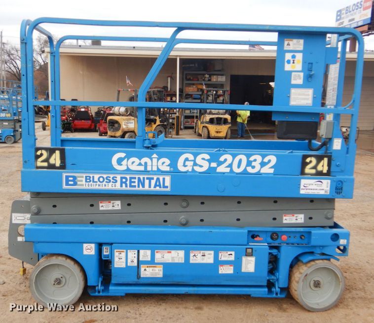 image for item DI2387 2002 Genie GS-2032 scissor lift
