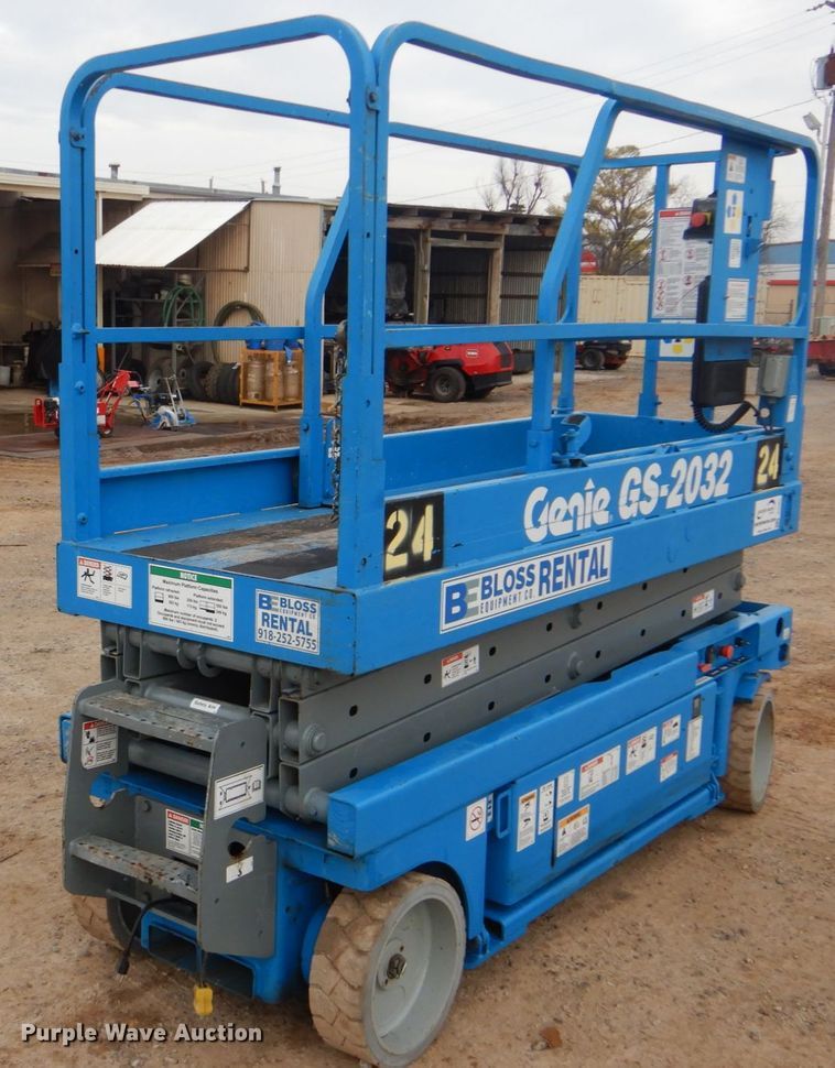 image for item DI2387 2002 Genie GS-2032 scissor lift