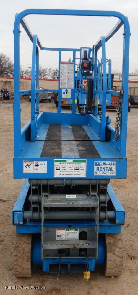 image for item DI2387 2002 Genie GS-2032 scissor lift