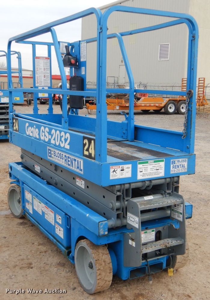 image for item DI2387 2002 Genie GS-2032 scissor lift