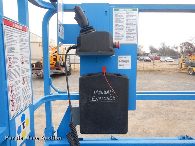 image for item DI2387 2002 Genie GS-2032 scissor lift