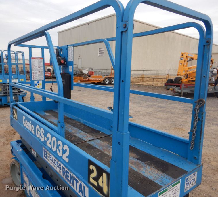 image for item DI2387 2002 Genie GS-2032 scissor lift