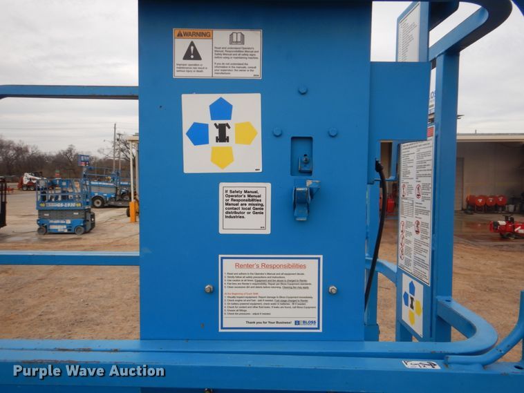 image for item DI2387 2002 Genie GS-2032 scissor lift