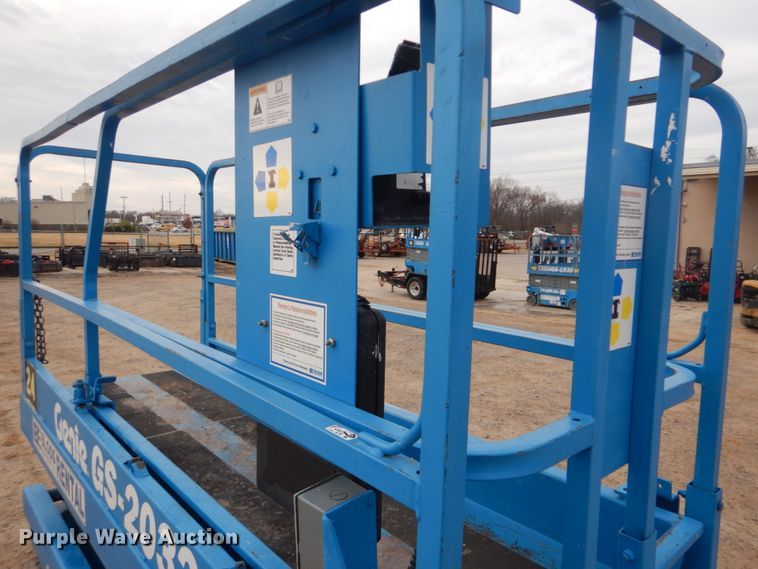 image for item DI2387 2002 Genie GS-2032 scissor lift