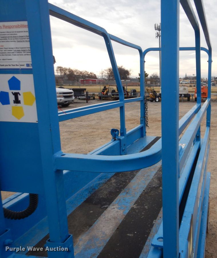 image for item DI2387 2002 Genie GS-2032 scissor lift