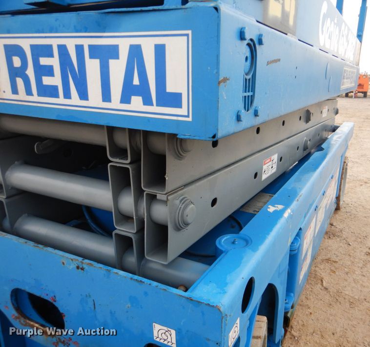 image for item DI2387 2002 Genie GS-2032 scissor lift