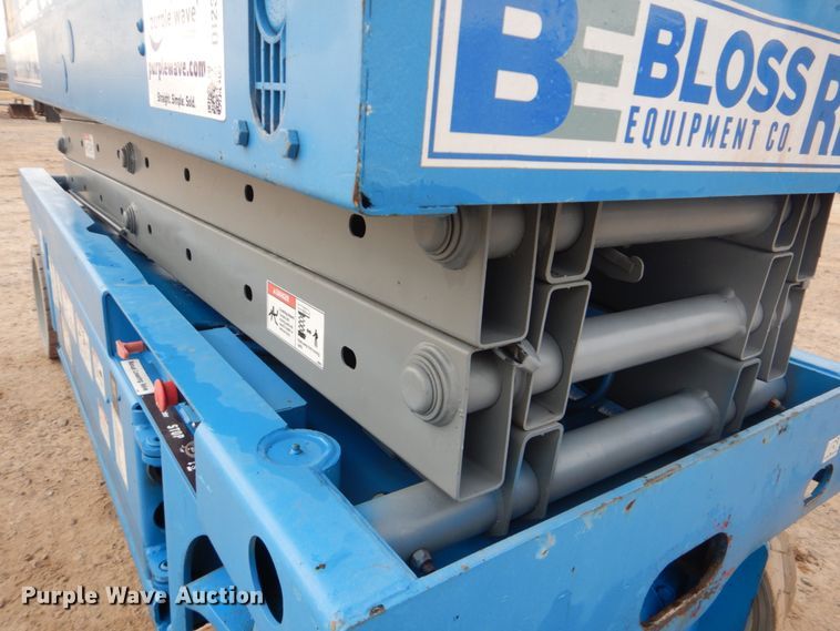 image for item DI2387 2002 Genie GS-2032 scissor lift