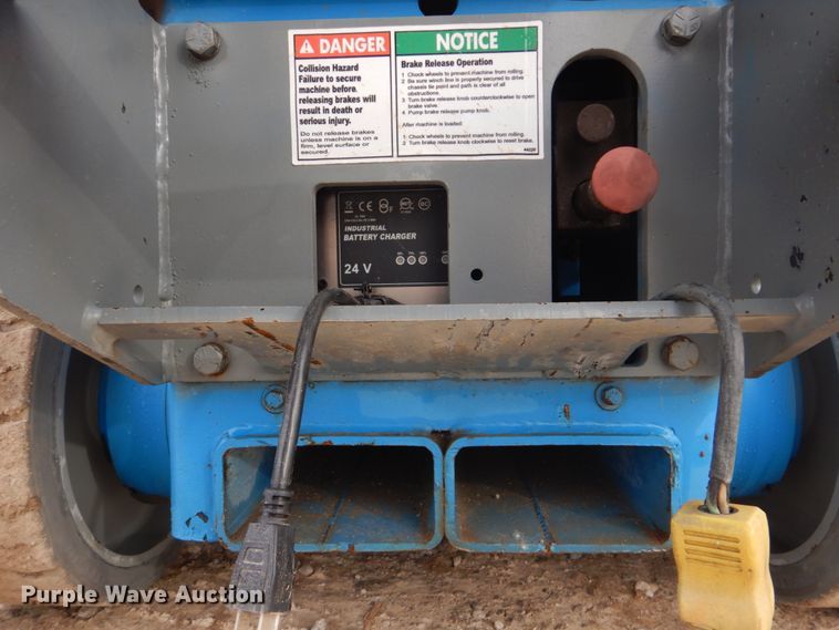 image for item DI2387 2002 Genie GS-2032 scissor lift