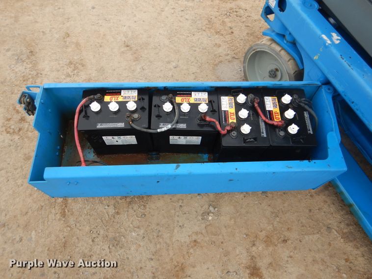 image for item DI2387 2002 Genie GS-2032 scissor lift