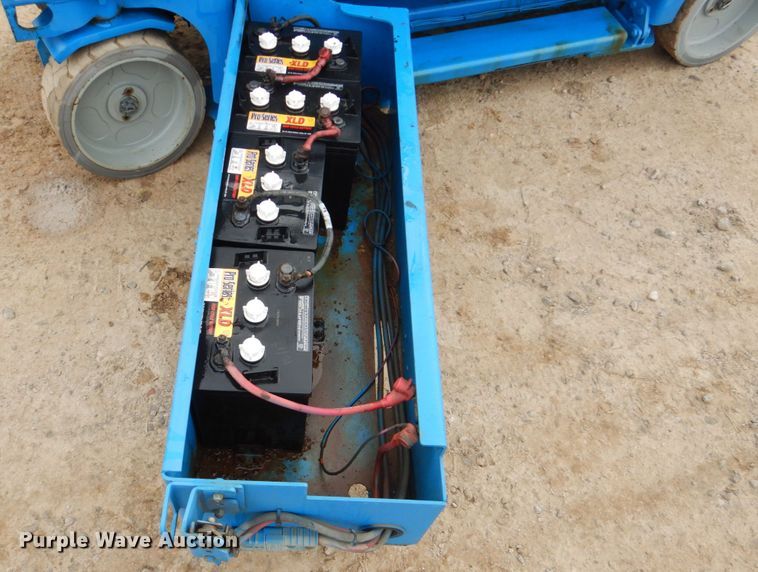 image for item DI2387 2002 Genie GS-2032 scissor lift