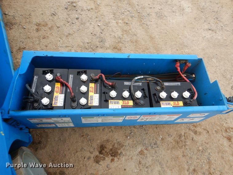 image for item DI2387 2002 Genie GS-2032 scissor lift