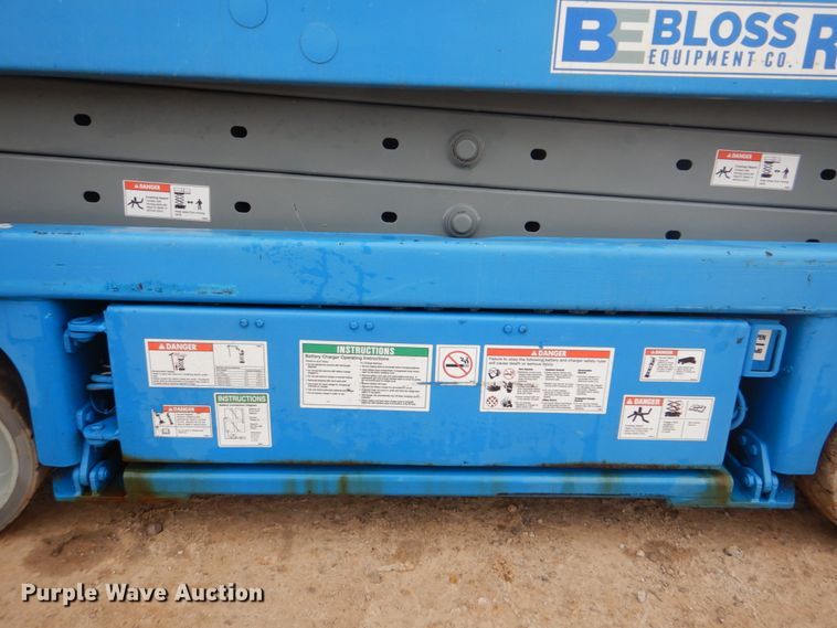 image for item DI2387 2002 Genie GS-2032 scissor lift