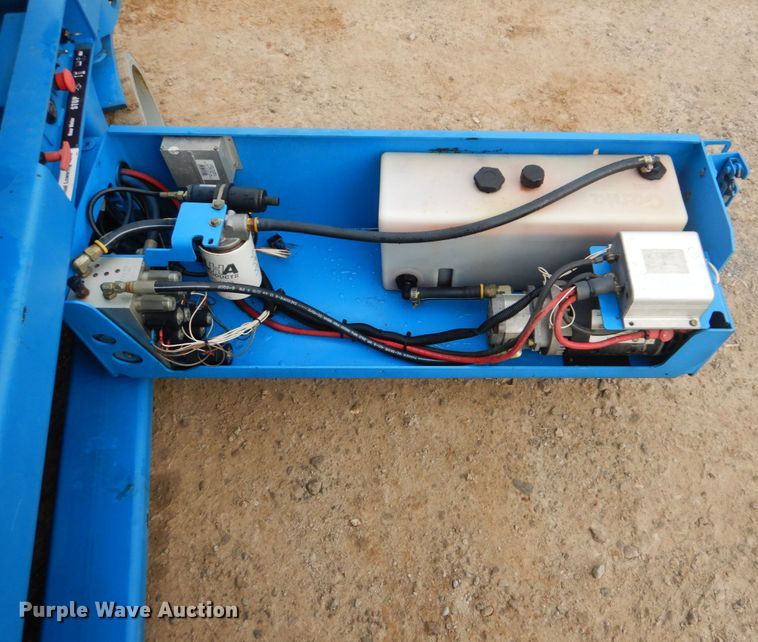 image for item DI2387 2002 Genie GS-2032 scissor lift