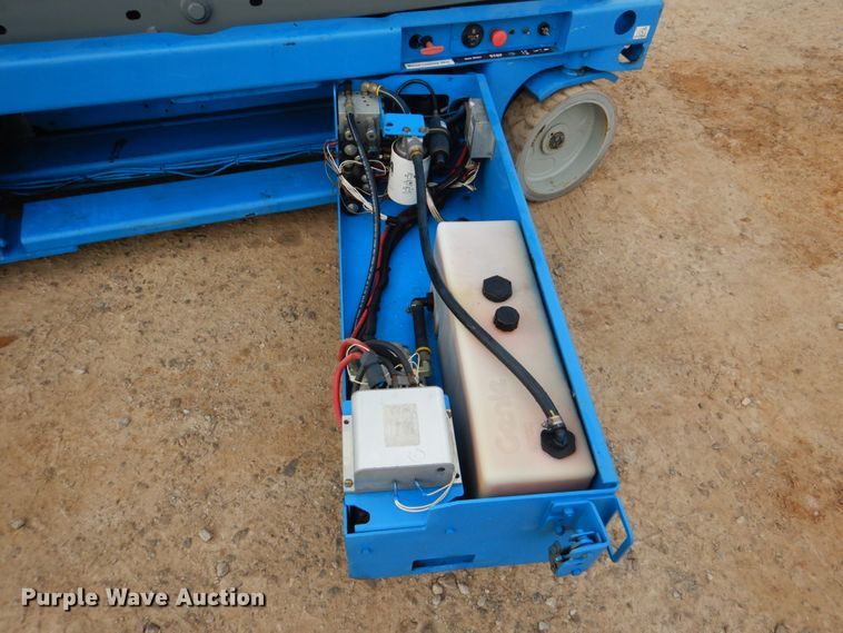 image for item DI2387 2002 Genie GS-2032 scissor lift