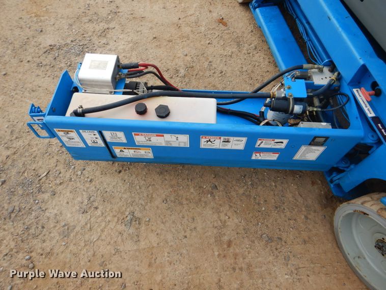 image for item DI2387 2002 Genie GS-2032 scissor lift