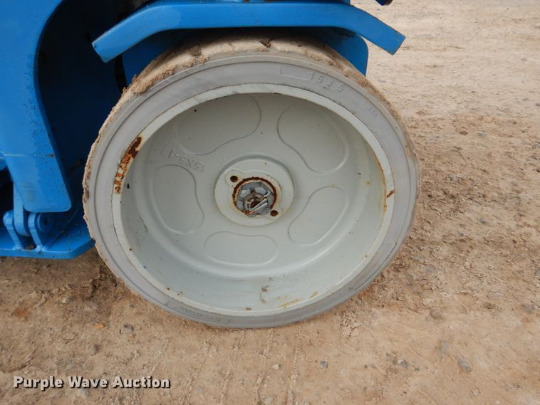 image for item DI2387 2002 Genie GS-2032 scissor lift