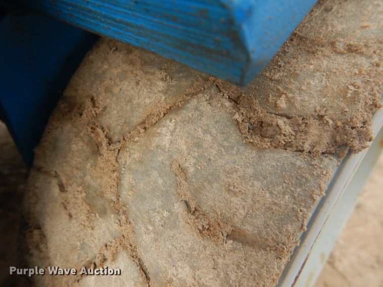 image for item DI2387 2002 Genie GS-2032 scissor lift