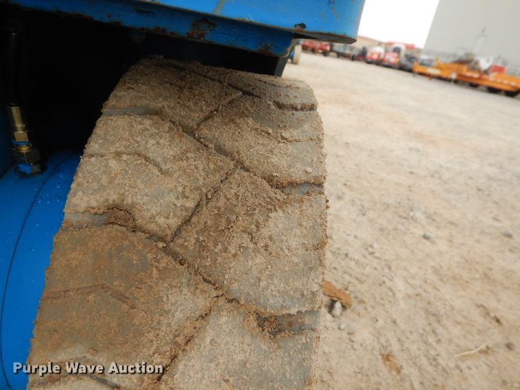 image for item DI2387 2002 Genie GS-2032 scissor lift