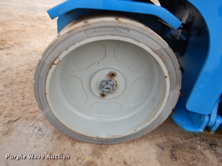 image for item DI2387 2002 Genie GS-2032 scissor lift