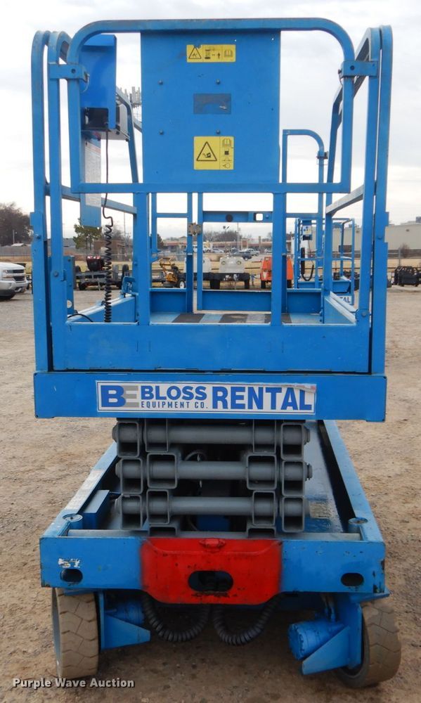 image for item DI2388 2003 Genie GS-2646 scissor lift