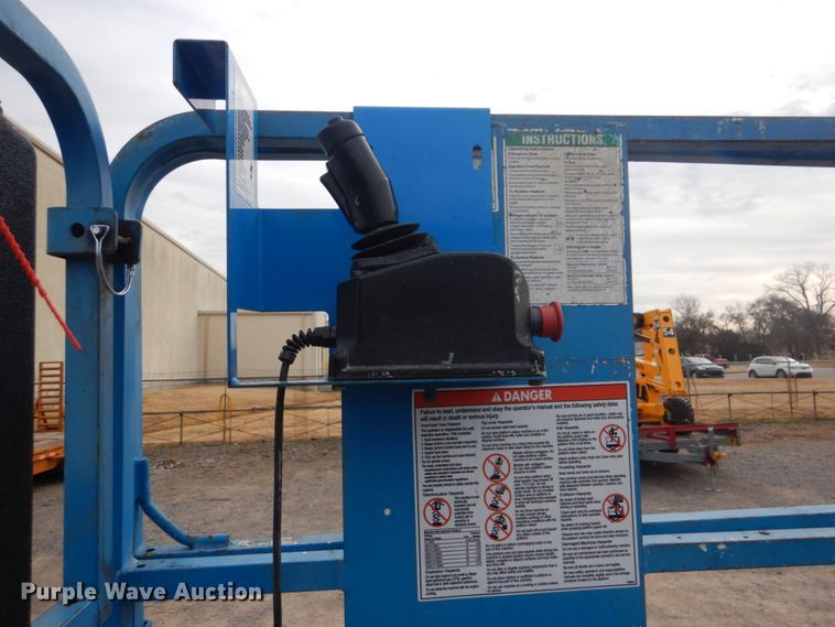 image for item DI2388 2003 Genie GS-2646 scissor lift