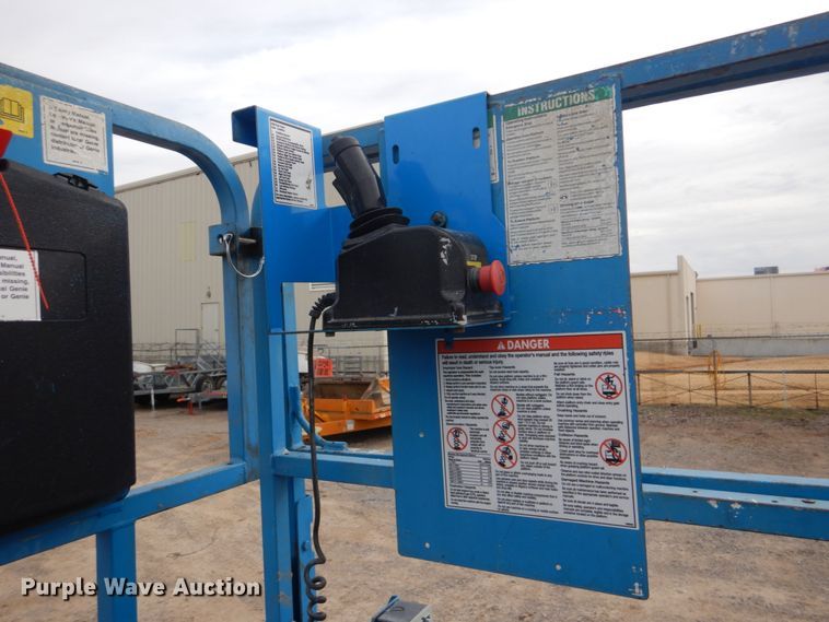image for item DI2388 2003 Genie GS-2646 scissor lift