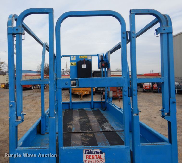 image for item DI2388 2003 Genie GS-2646 scissor lift