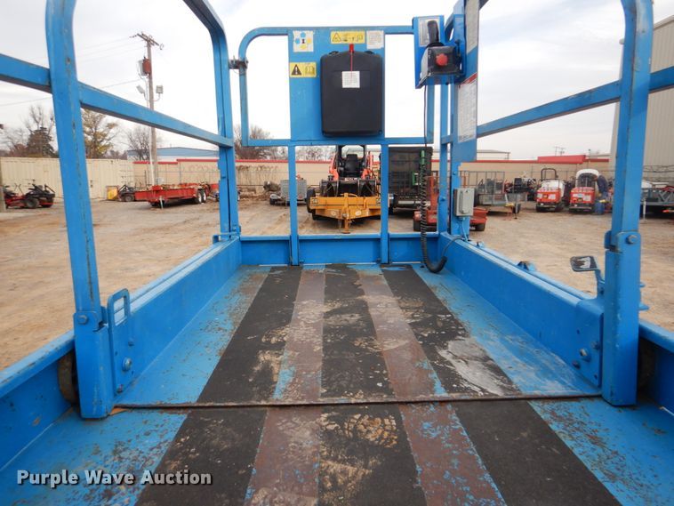 image for item DI2388 2003 Genie GS-2646 scissor lift