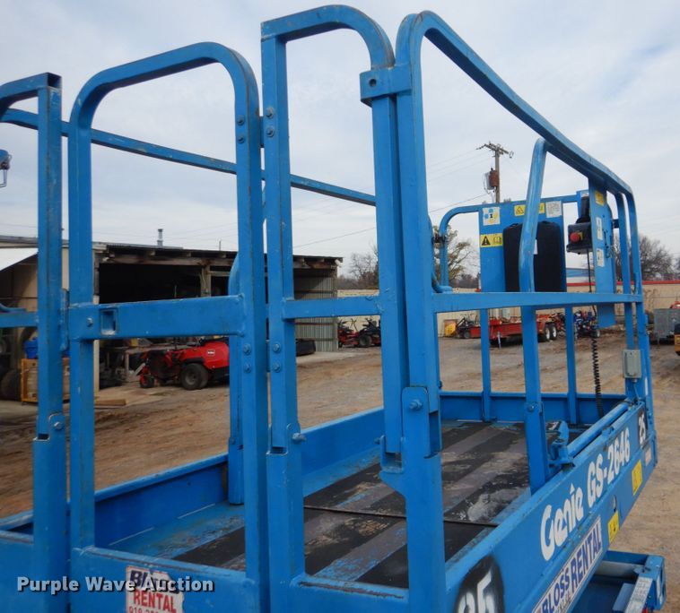 image for item DI2388 2003 Genie GS-2646 scissor lift