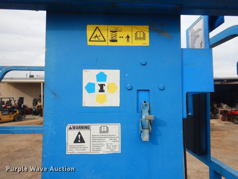 image for item DI2388 2003 Genie GS-2646 scissor lift