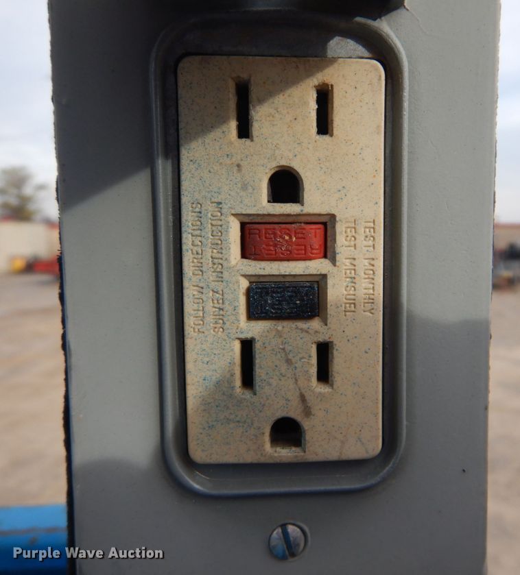 image for item DI2388 2003 Genie GS-2646 scissor lift