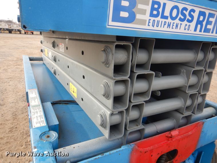 image for item DI2388 2003 Genie GS-2646 scissor lift