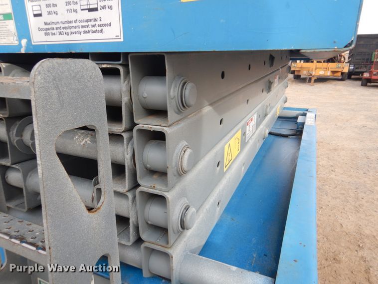 image for item DI2388 2003 Genie GS-2646 scissor lift
