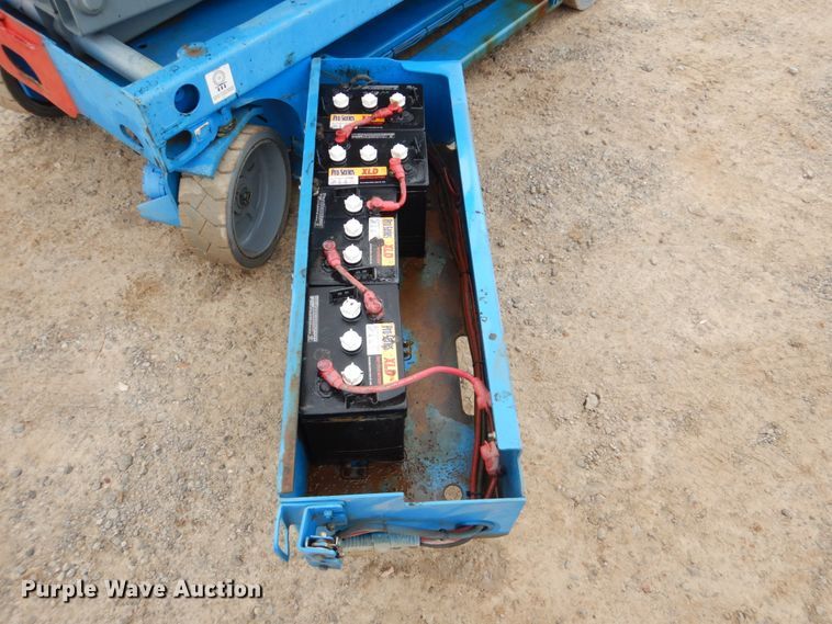 image for item DI2388 2003 Genie GS-2646 scissor lift