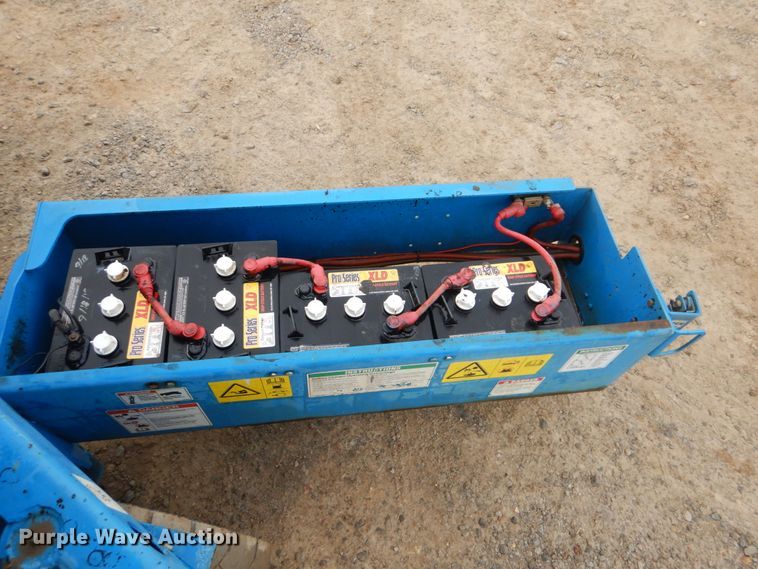 image for item DI2388 2003 Genie GS-2646 scissor lift