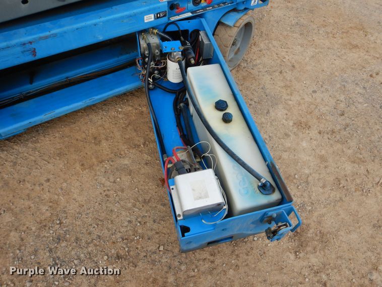 image for item DI2388 2003 Genie GS-2646 scissor lift