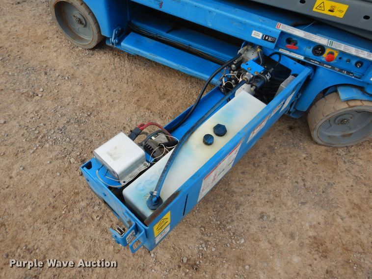 image for item DI2388 2003 Genie GS-2646 scissor lift