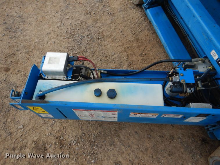 image for item DI2388 2003 Genie GS-2646 scissor lift