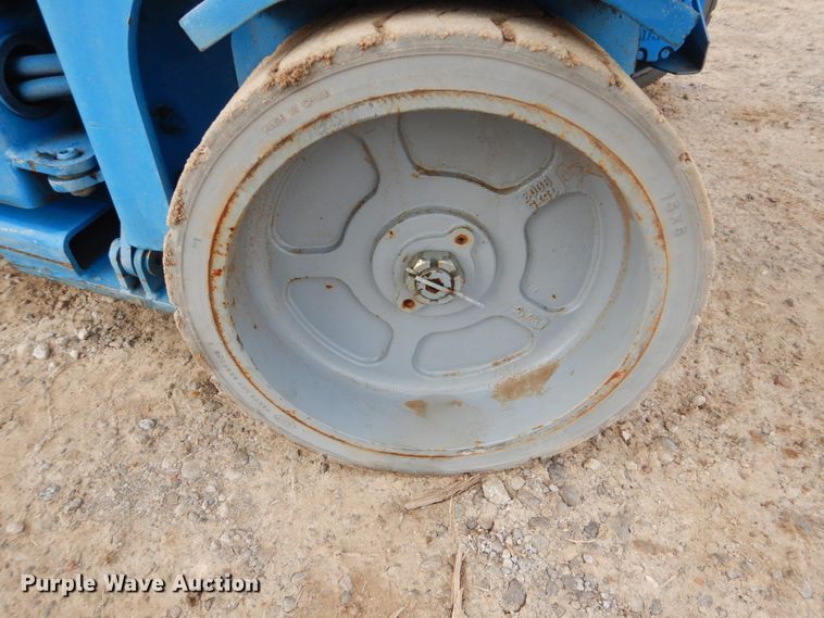 image for item DI2388 2003 Genie GS-2646 scissor lift