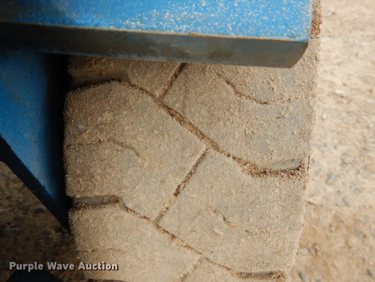 image for item DI2388 2003 Genie GS-2646 scissor lift