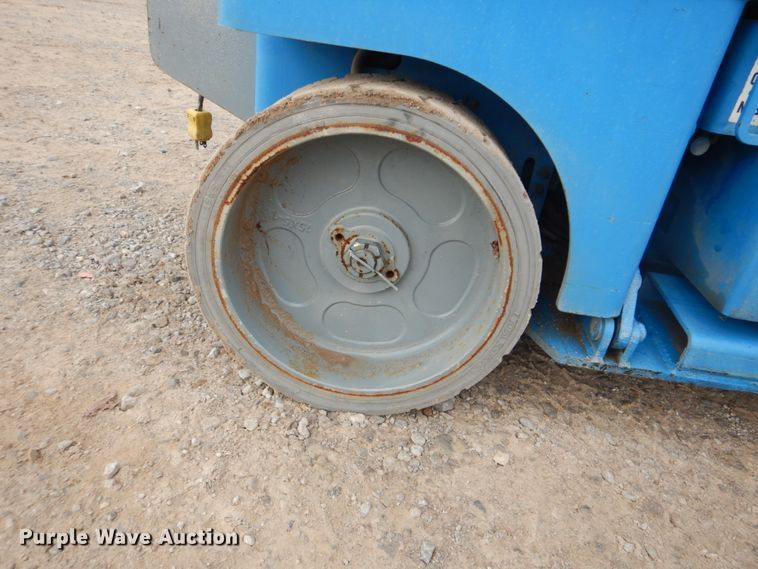 image for item DI2388 2003 Genie GS-2646 scissor lift