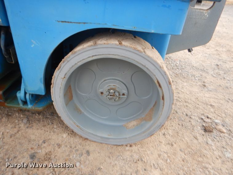 image for item DI2388 2003 Genie GS-2646 scissor lift