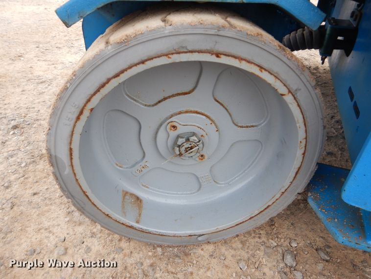 image for item DI2388 2003 Genie GS-2646 scissor lift